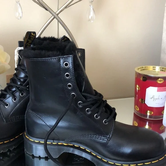 Dr. Marten 1460 WOMEN'S Black EYE FAUX FUR LINED BOOTS - Picture 7 of 10